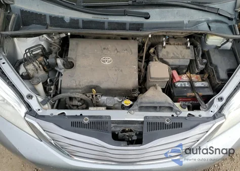 2015 Toyota Sienna Xle z USA, uszkodzony, nr VIN 5TDYK3DC5FS670233